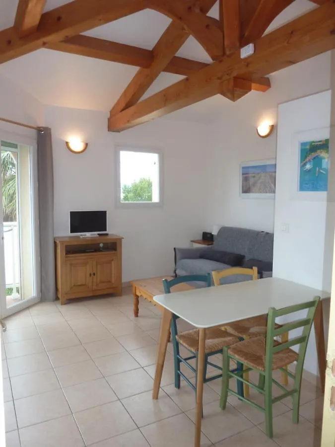 studio 25M2 avec 1 canapé convertible grand confort pour 2 personnes presqu'île des Giens Hyères 0*,  France