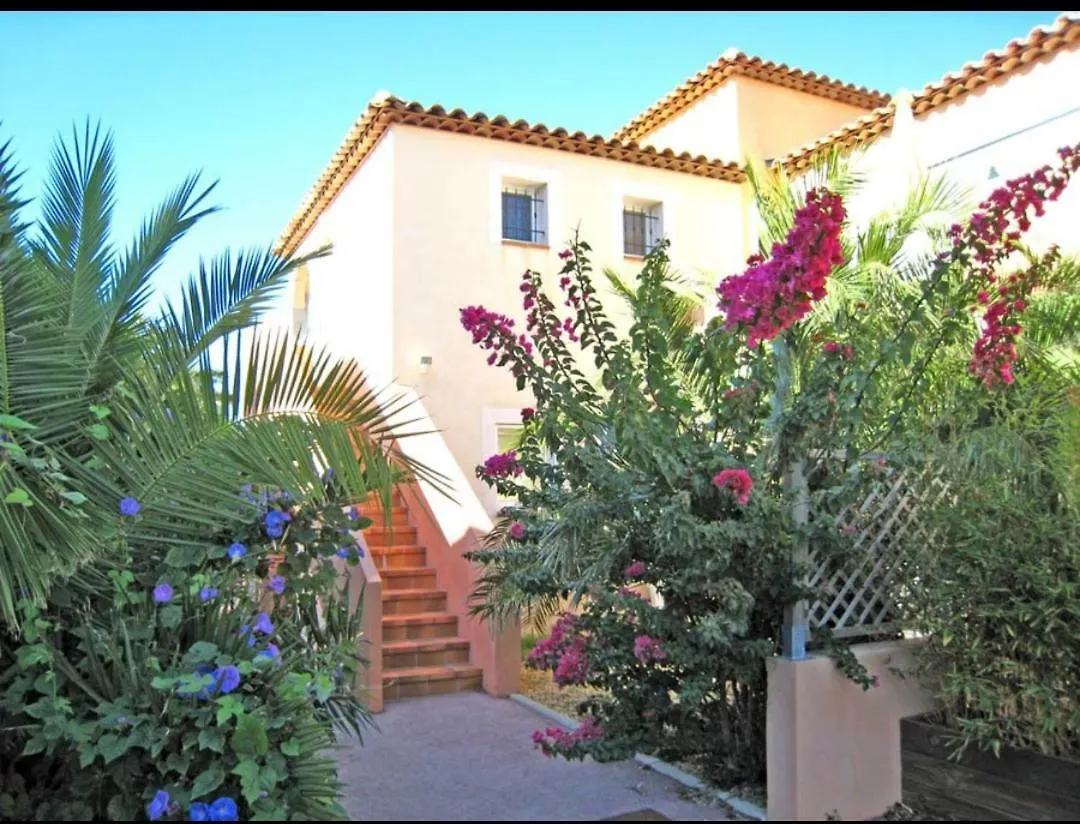 studio 25M2 avec 1 canapé convertible grand confort pour 2 personnes presqu'île des Giens Hyères Appartement