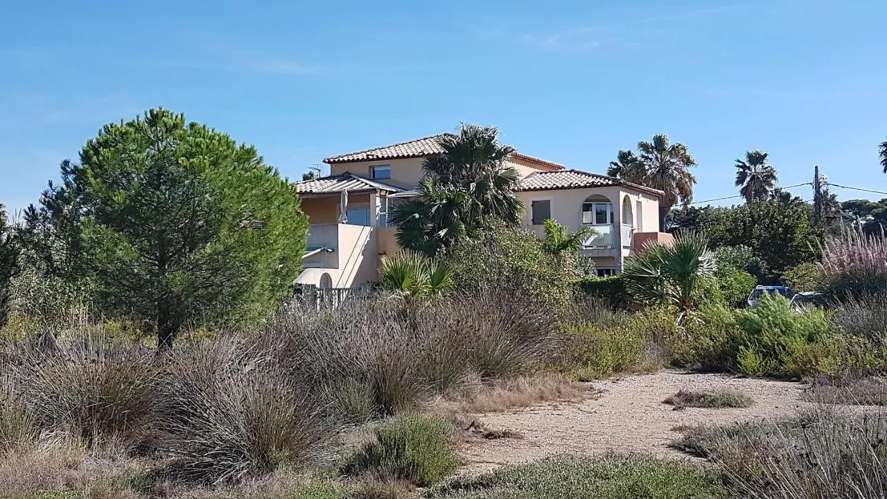 studio 25M2 avec 1 canapé convertible grand confort pour 2 personnes presqu'île des Giens Hyères 0*,  France